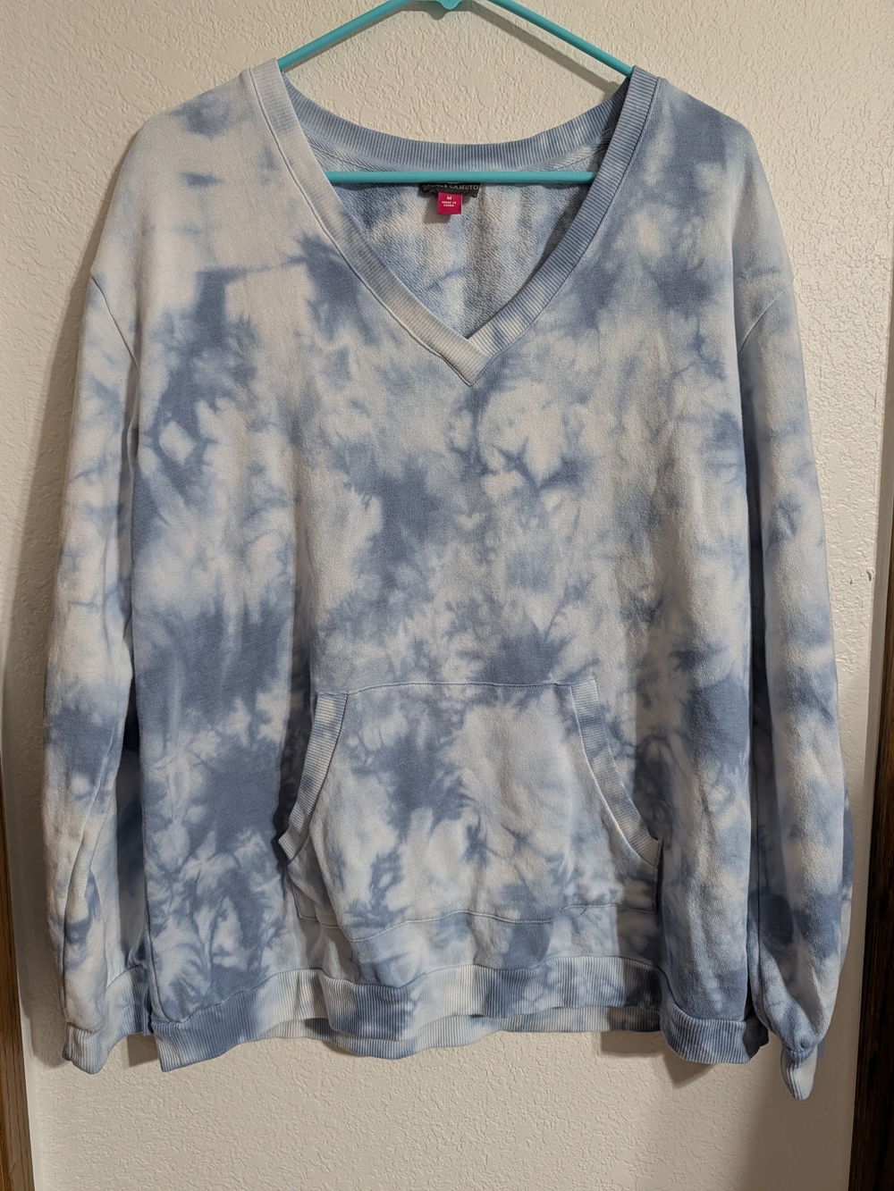 Vince Camuto Women's Vneck Sweatshirt Size Medium